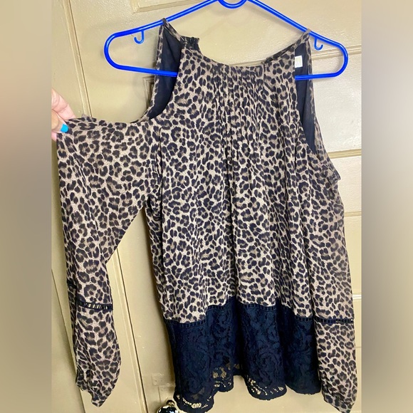Michael Kors leopard blouse. Size M. - Picture 4 of 5